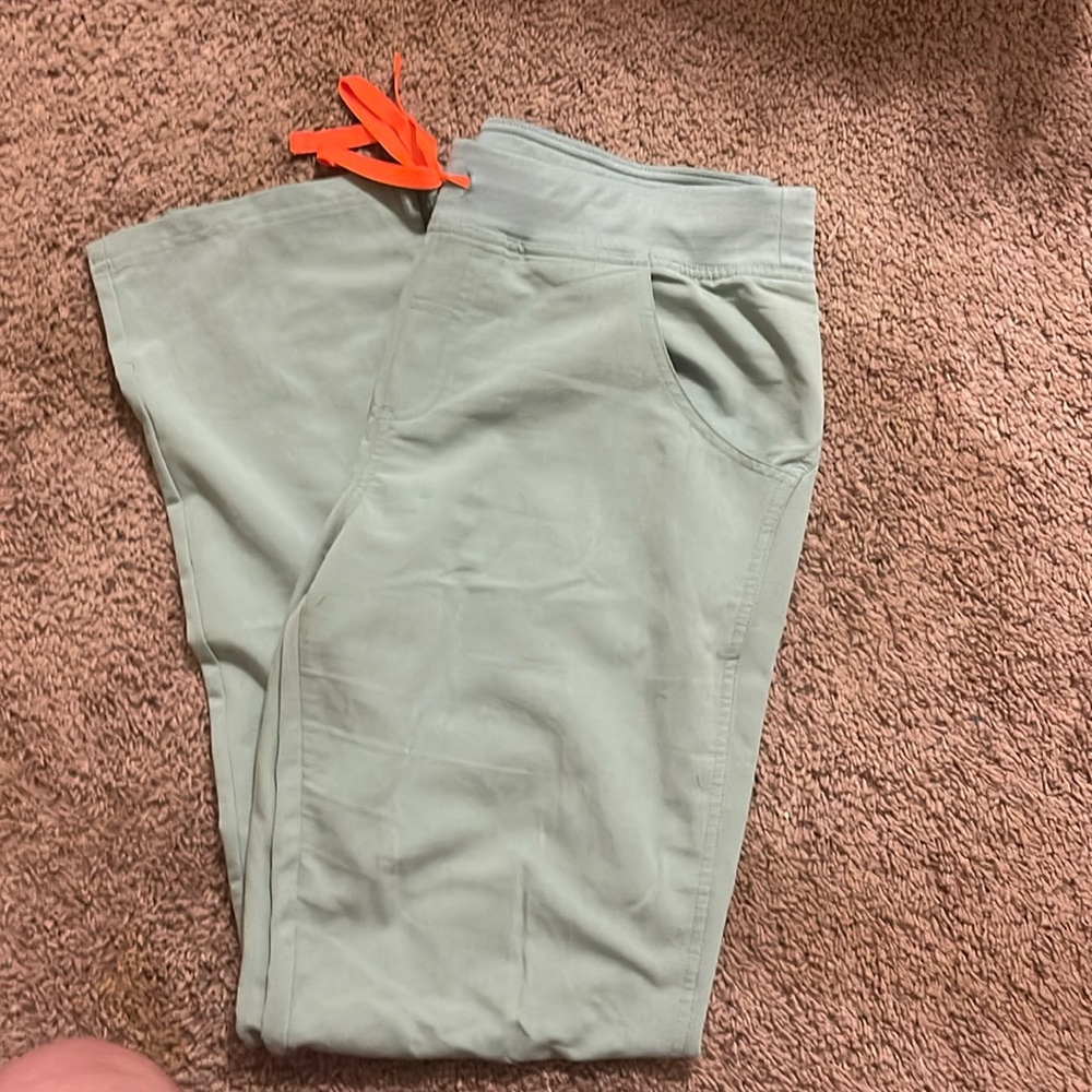 Figs medium tall jade green kade scrub pants